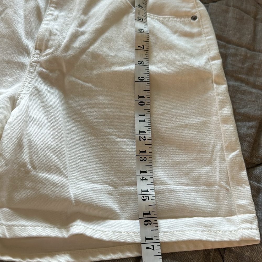 Uniqlo Women's High Rise White Denim Shorts size 28 - Picture 5 of 8
